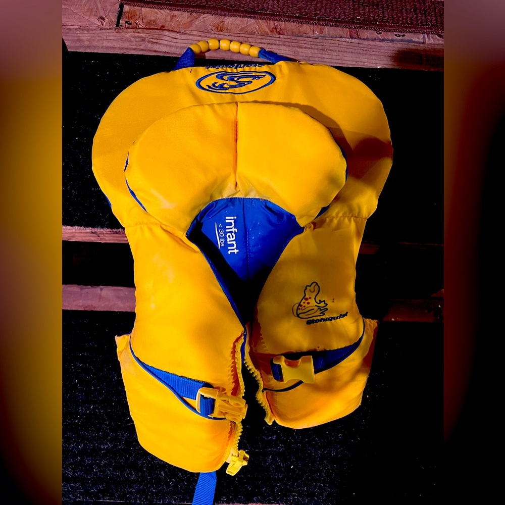 Stohlquist infant life vest